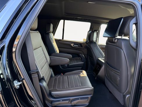 New 2025 GMC Yukon Denali Ultimate w/ LPO, Illumination Package AWD/4WD image 18