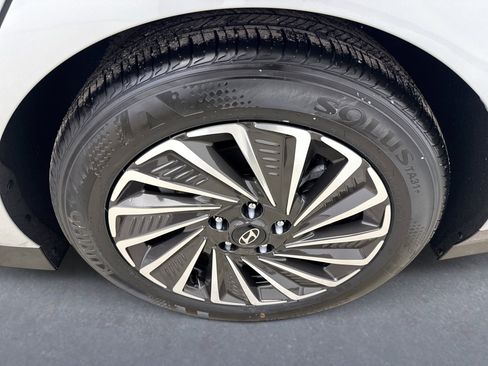 Used 2025 Hyundai Sonata Limited image 21
