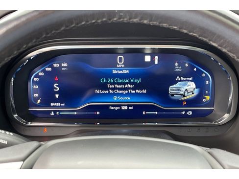 Used 2022 Chevrolet Suburban LT w/ Luxury Package image 40