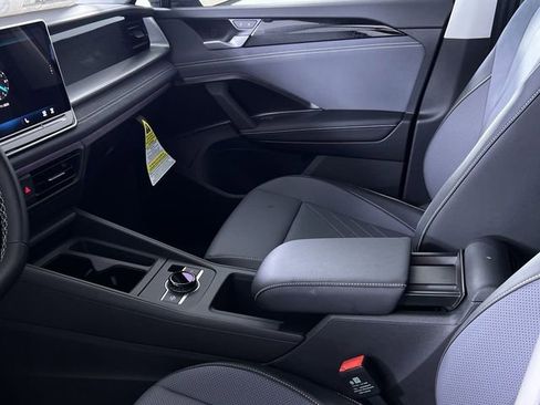 New 2025 Volkswagen Tiguan SE image 20