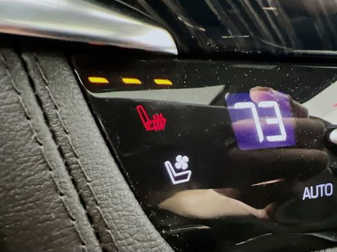 Used 2024 Cadillac XT6 Premium Luxury w/ Technology Package image 21