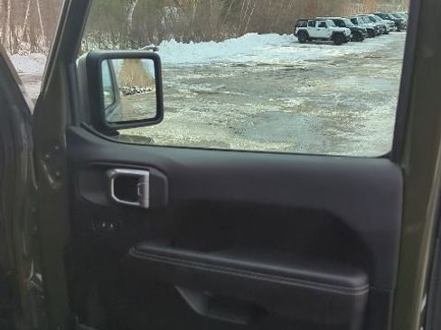 Used 2021 Jeep Wrangler Unlimited Sahara w/ Uconnect 4C Nav & Sound Group image 14