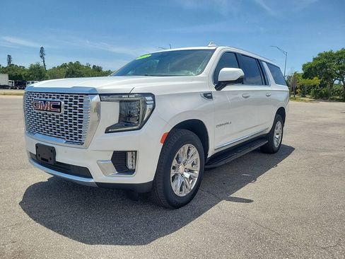 Used 2023 GMC Yukon XL Denali AWD/4WD image 2