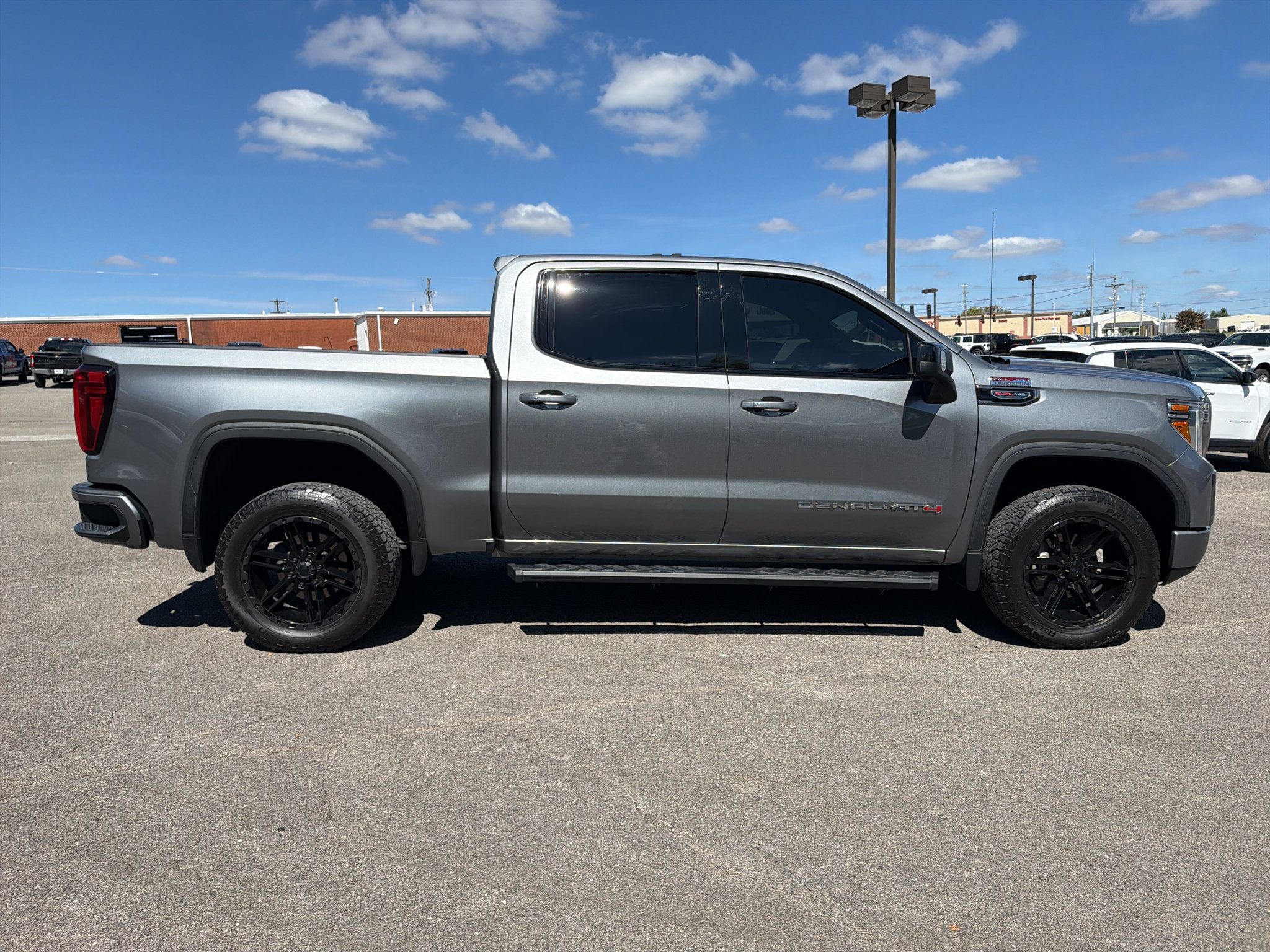 Used 2021 GMC Sierra 1500 AT4 AWD/4WD image 4