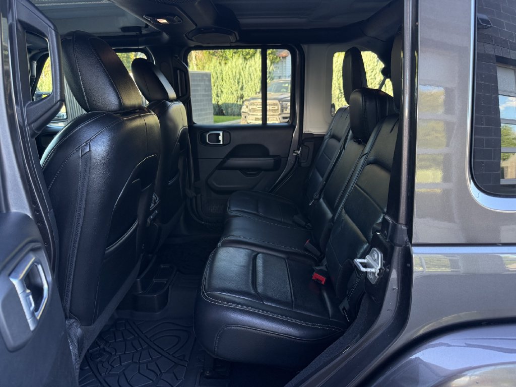 Used 2018 Jeep Wrangler Unlimited Sahara w/ Uconnect 4C Nav & Sound Group AWD/4WD image 33