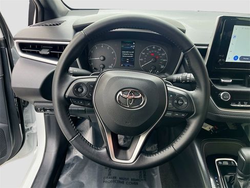 Used 2025 Toyota Corolla Hatchback image 11