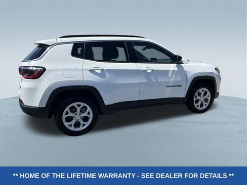 Used 2024 Jeep Compass Latitude AWD/4WD image 2