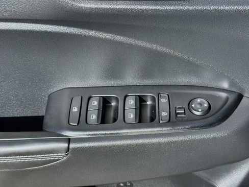 Used 2024 Hyundai Venue Limited FWD image 17