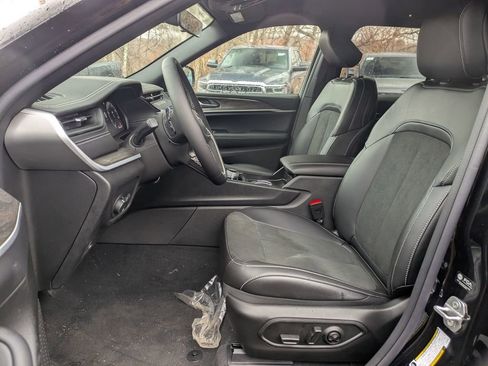 New 2026 Jeep Grand Cherokee Altitude image 12