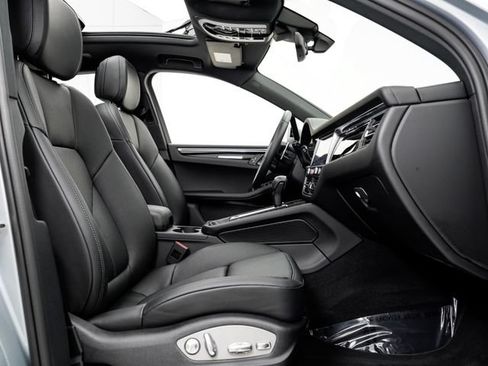 Certified 2026 Porsche Macan AWD/4WD image 27