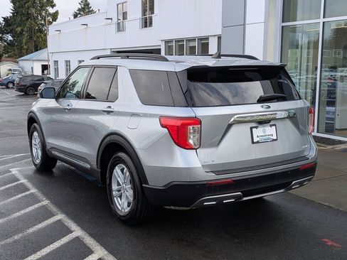 Used 2023 Ford Explorer XLT w/ Equipment Group 202A image 3