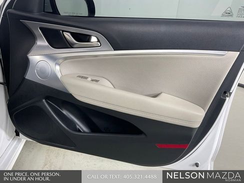 Used 2022 Genesis G70 2.0T w/ Prestige Package RWD image 21