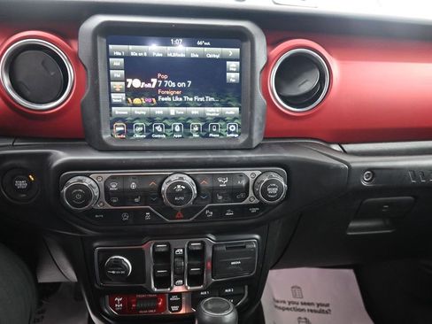 Used 2022 Jeep Wrangler Unlimited Rubicon w/ LED Lighting Group AWD/4WD image 18