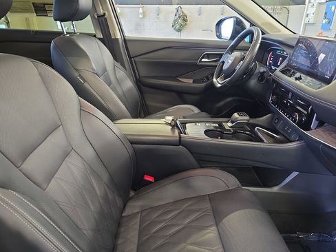 Used 2024 Nissan Rogue Platinum w/ Platinum Premium Package FWD image 11