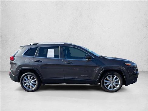 Used 2017 Jeep Cherokee Limited FWD image 4