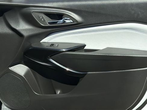 Used 2026 Chevrolet Trax LT w/ Sunroof Package FWD image 36