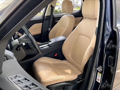 Used 2018 Jaguar F-PACE Premium image 8