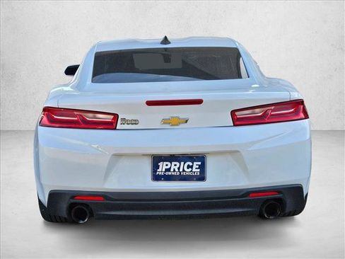 Used 2018 Chevrolet Camaro LT image 4
