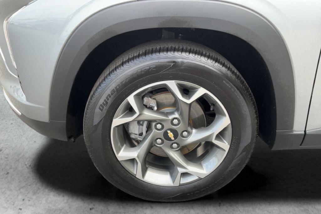 Certified 2026 Chevrolet Trax LT w/ Driver Confidence Package FWD image 23