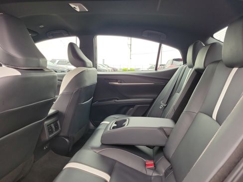 Used 2025 Toyota Camry SE FWD image 11