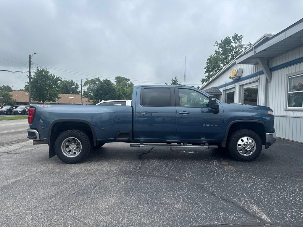 Used 2025 Chevrolet Silverado 3500 LT w/ Safety Package AWD/4WD image 7