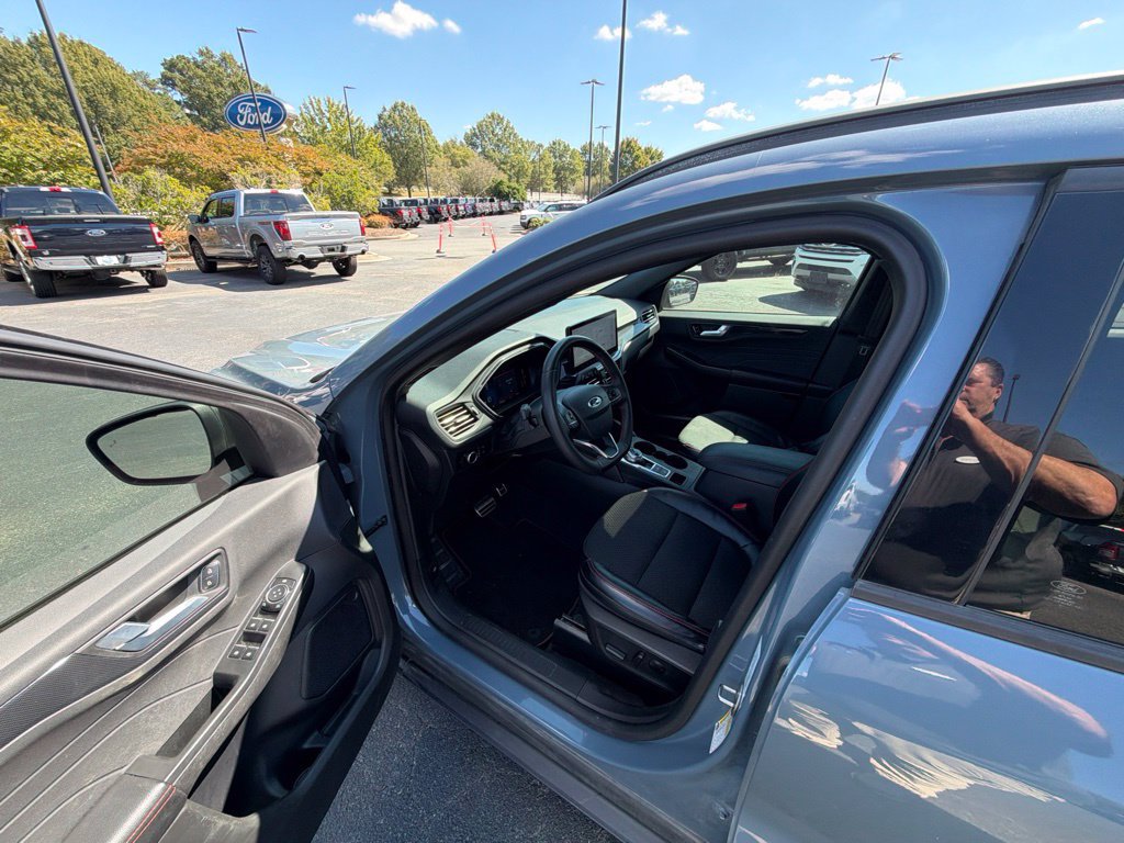Used 2023 Ford Escape ST-Line w/ Tech Pack #1 FWD image 11