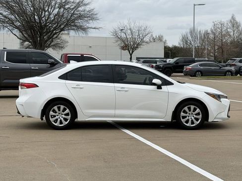 Certified 2025 Toyota Corolla LE image 3
