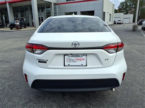 Used 2025 Toyota Corolla LE image 2