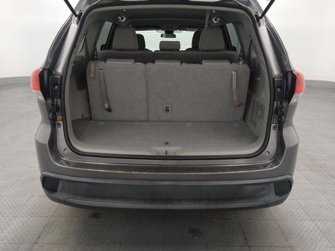 Used 2018 Toyota Highlander LE image 29