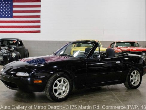 Used 1994 MAZDA MX-5 Miata RWD image 1