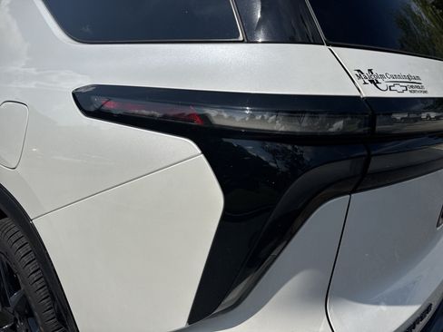 Used 2025 Chevrolet Traverse RS FWD image 8