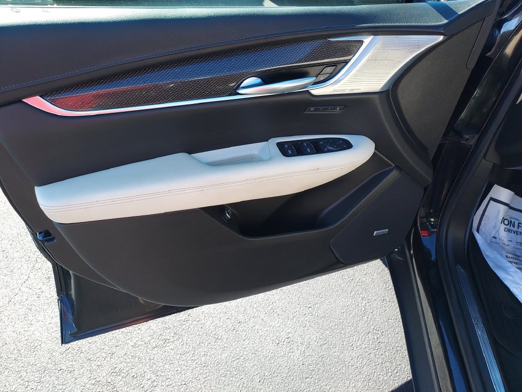 Used 2023 Cadillac XT5 Sportv w/ Technology Package AWD/4WD image 16