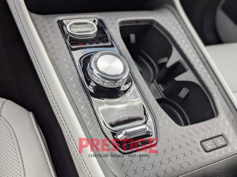 New 2025 Jeep Wagoneer S Limited image 13