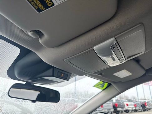 Used 2023 Nissan Rogue S image 34