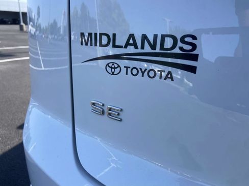 Used 2025 Volkswagen Atlas Cross Sport SE FWD image 9
