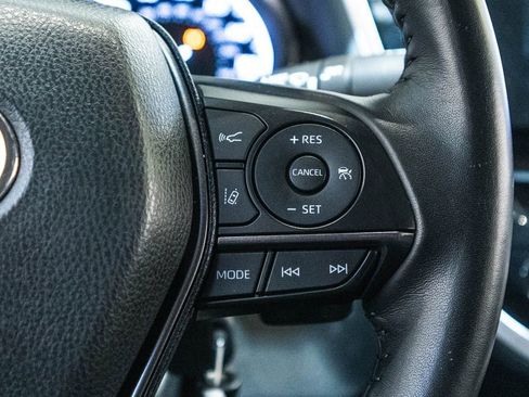 Used 2023 Toyota Camry SE image 19