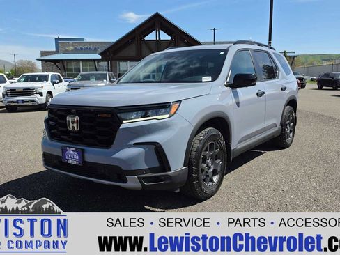 Used 2025 Honda Pilot TrailSport image 1