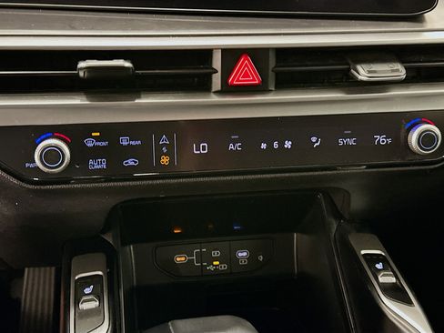 Used 2024 Kia Sorento S image 24