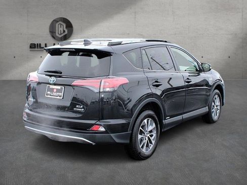 Used 2017 Toyota RAV4 LE Plus image 4