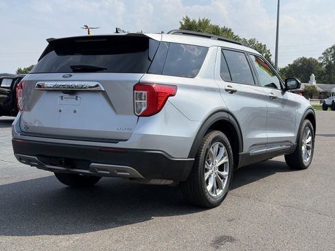 Used 2021 Ford Explorer XLT w/ Equipment Group 202A AWD/4WD image 8