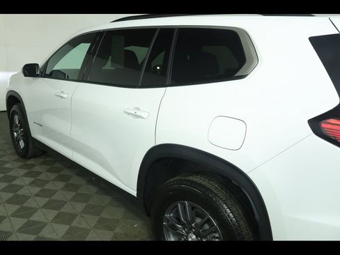 Used 2025 GMC Acadia Elevation image 18