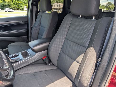 Used 2021 Jeep Grand Cherokee Laredo AWD/4WD image 17