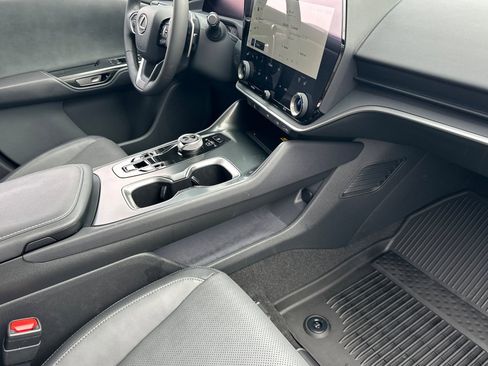 Used 2025 Lexus RZ 300e image 13