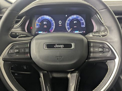 Used 2023 Jeep Grand Cherokee Altitude RWD image 20