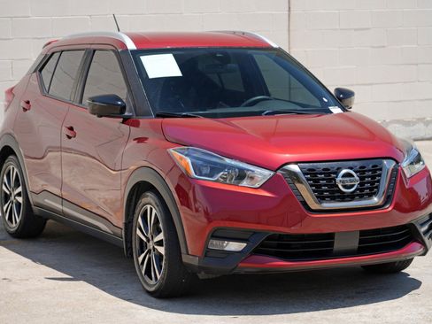 Used 2020 Nissan Kicks SR FWD image 46