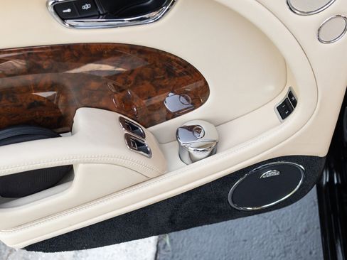 Used 2014 Bentley Mulsanne RWD image 50