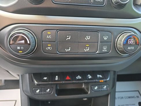 Used 2022 Chevrolet Colorado Z71 AWD/4WD image 25