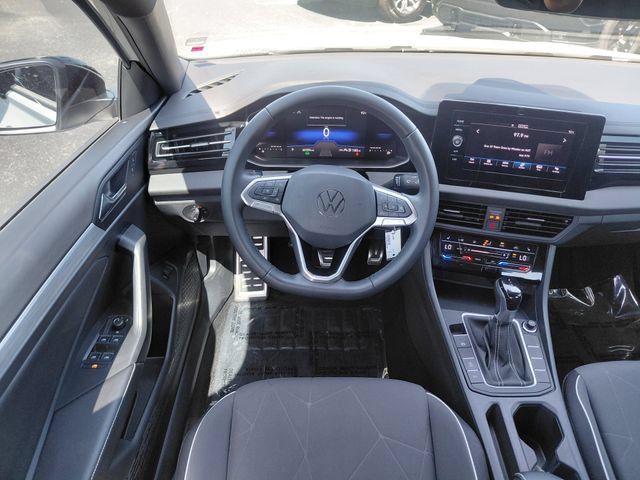 Used 2025 Volkswagen Jetta Sport FWD image 17