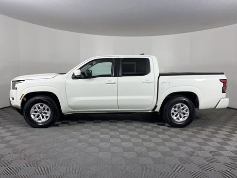 Used 2024 Nissan Frontier SV image 6