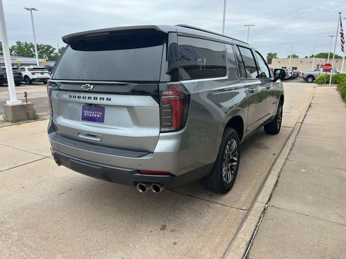 Used 2025 Chevrolet Suburban Z71 AWD/4WD image 5